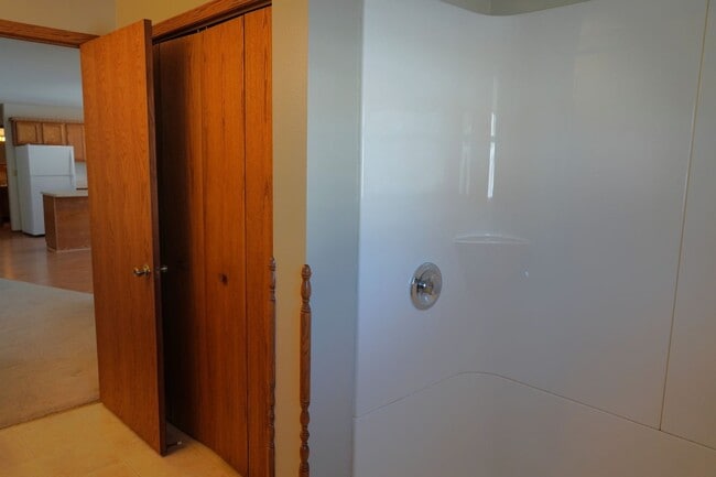 Building Photo - 2 Bedroom, 2 Bath Home