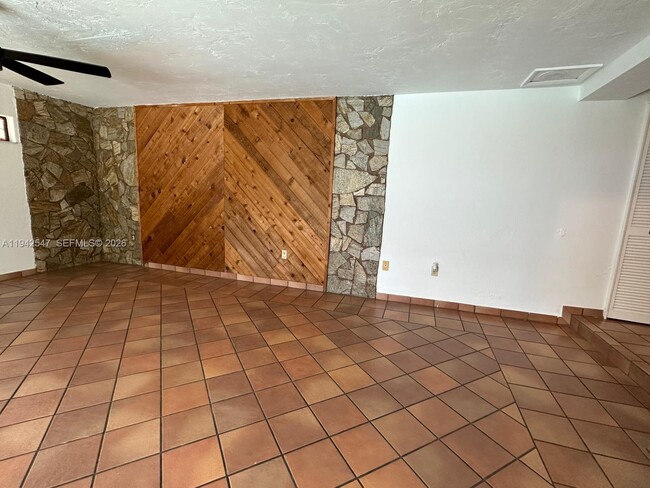 Building Photo - 3050 SW 21st St