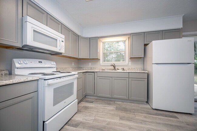 Building Photo - Charming Home in the Heart of Ocean Springs!