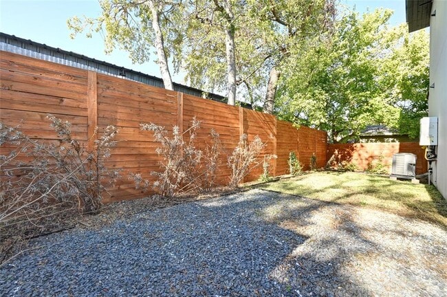 Building Photo - 2706 Stacy Ln