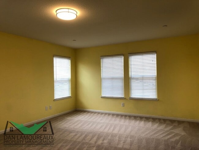 Building Photo - Two story in Springlake Community FOR RENT