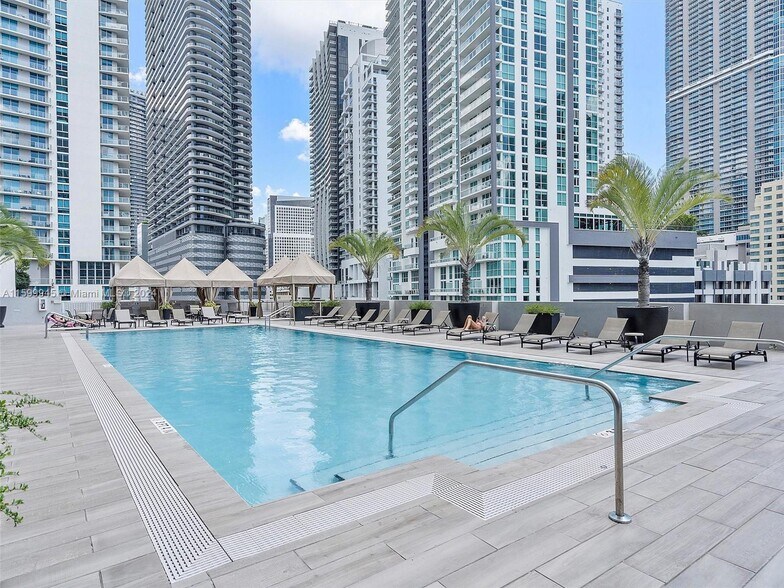 Primary Photo - 1250 S Miami Ave