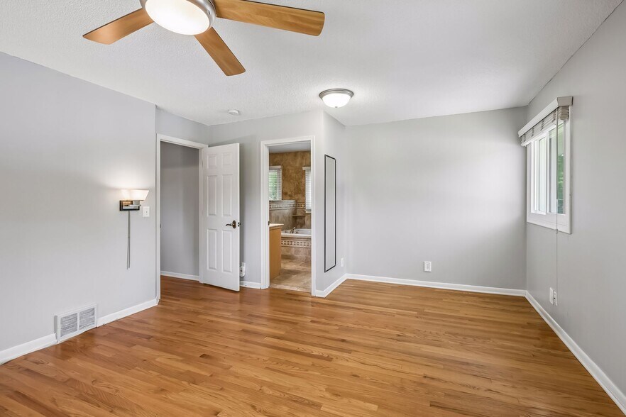 Building Photo - 6013 Porter Ln