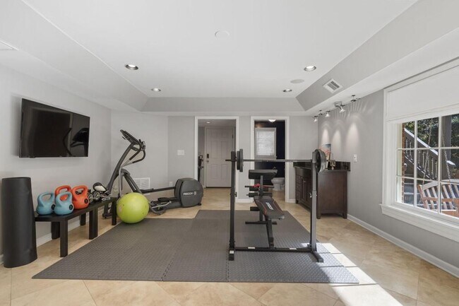 Building Photo - 97 Huntington Rd NE