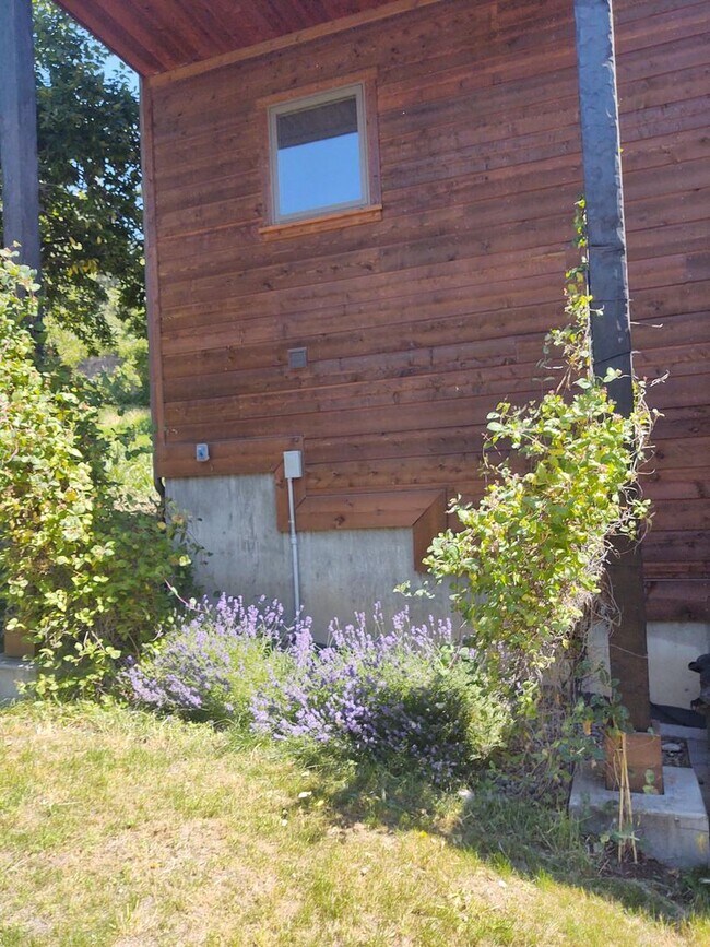 Building Photo - Custom Built Home on the Clearwater River - 20 minutes from Lewiston, ID