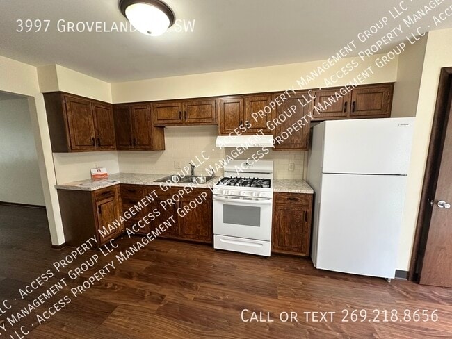 Building Photo - 3997 Groveland Ave SW
