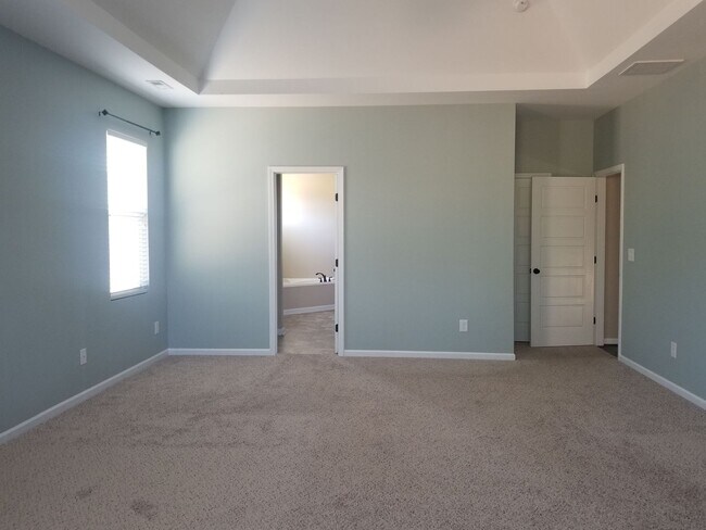 Building Photo - Large 4 Bedroom Home in Towne Pointe! Showings Coming Soon!!!