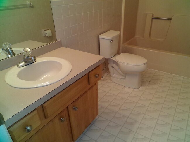 Building Photo - 244 Meadowview Dr
