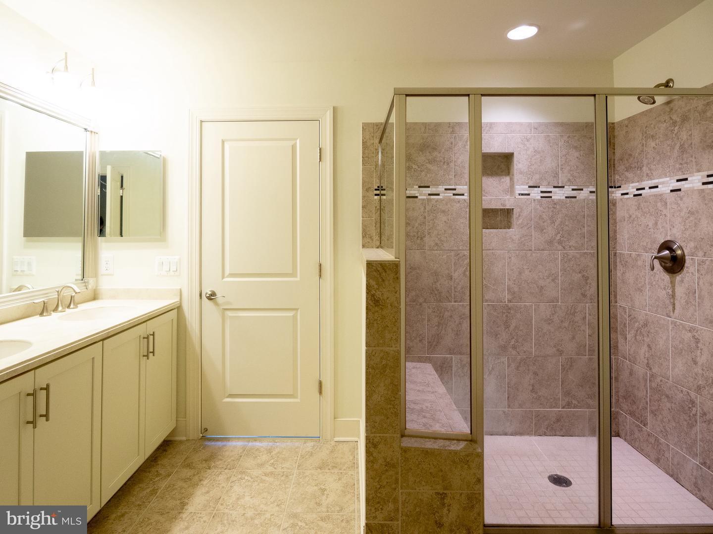 Building Photo - 727 Crown Park Ave