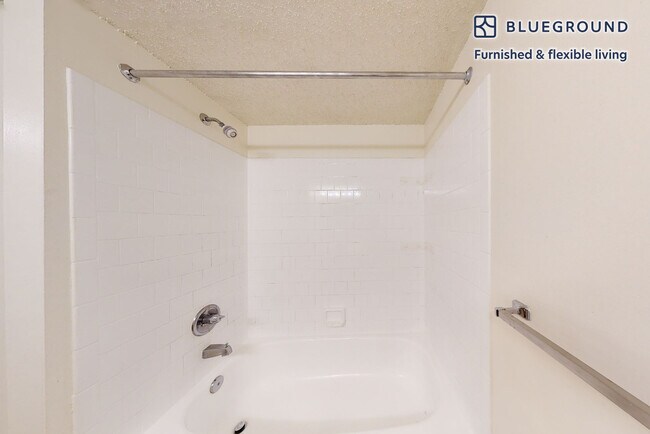 Building Photo - 10300 Hickory Ridge Rd