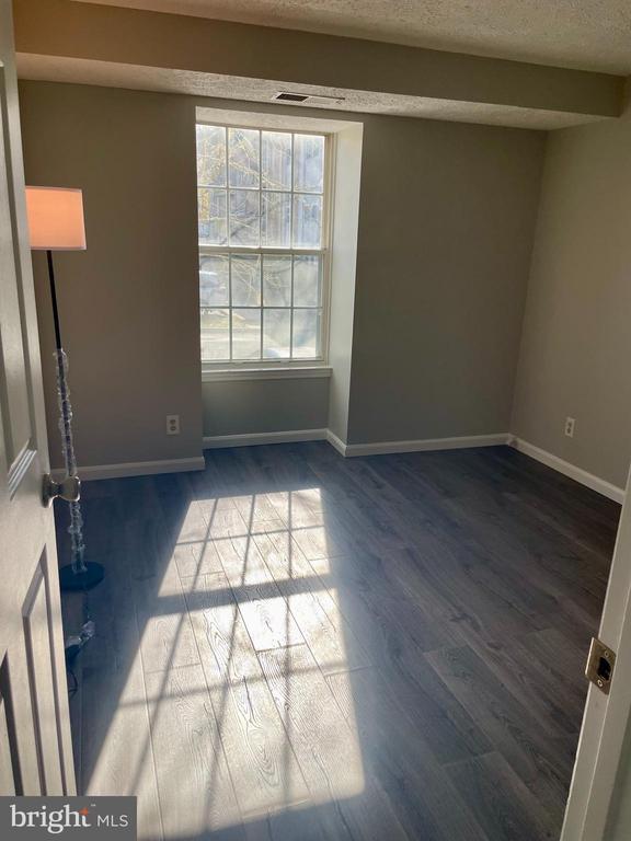 Building Photo - 17 Cranberry Ct