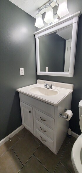 Building Photo - 313 Britanna Dr