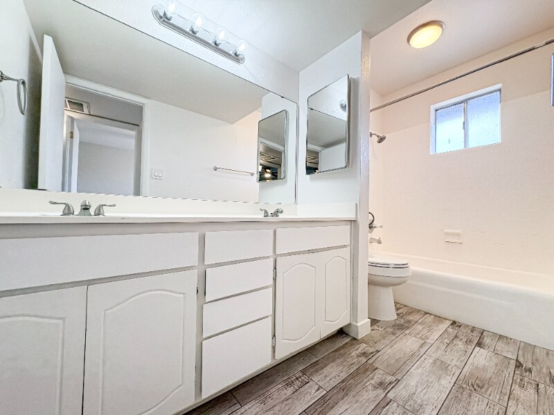 Building Photo - 5105 S La Rosa Dr