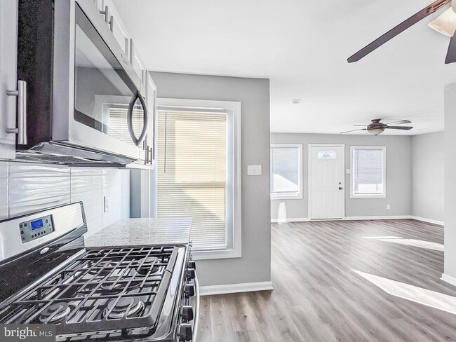 Building Photo - 211 Main St