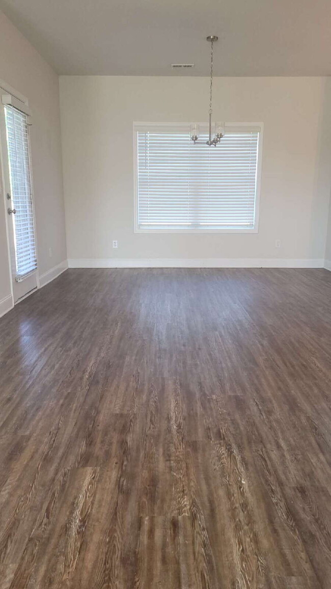 Building Photo - "Spacious 4-Bedroom Retreat with Modern Gr...