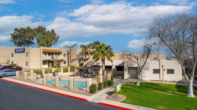 Building Photo - La Lomita