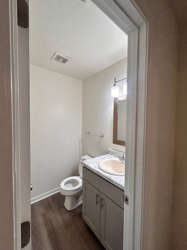 Building Photo - 1021 Fords Pointe Cir