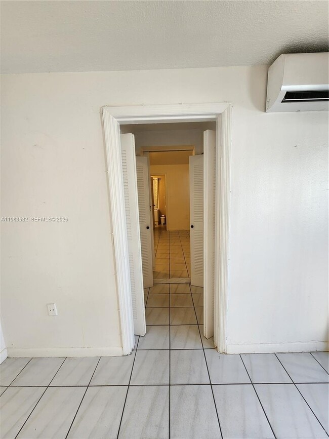 Building Photo - 2210 SW 89th Ct