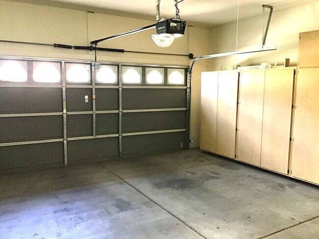 Building Photo - 5 Bdrm, 3 Full bath, clean nice home in Oro Valley-La Canada & Naranja