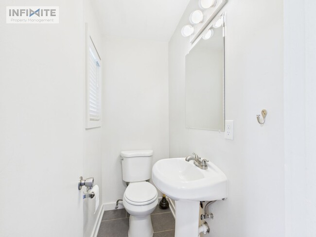 Building Photo - Spacious 4-Bedroom Apartment Just 4 Blocks...