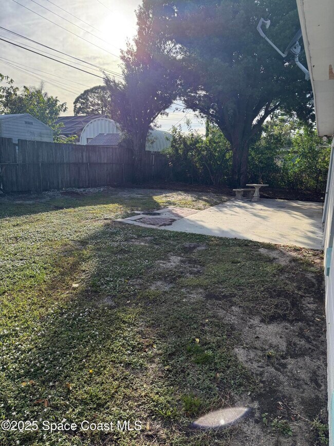 Building Photo - 895 Delano Rd