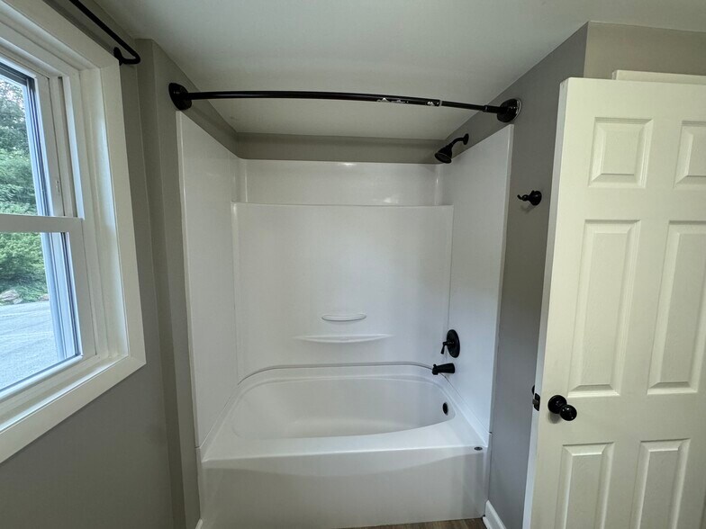 Bathroom - 4724 Hanover Pike