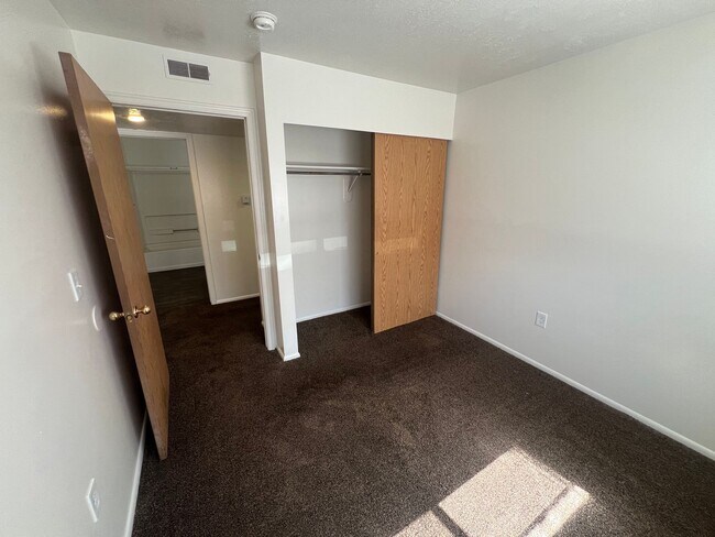 Building Photo - 857 Meadow Pine Ct