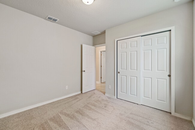 Building Photo - 121 Towns Cir