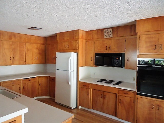 Building Photo - 1159 Sierra Vista Way