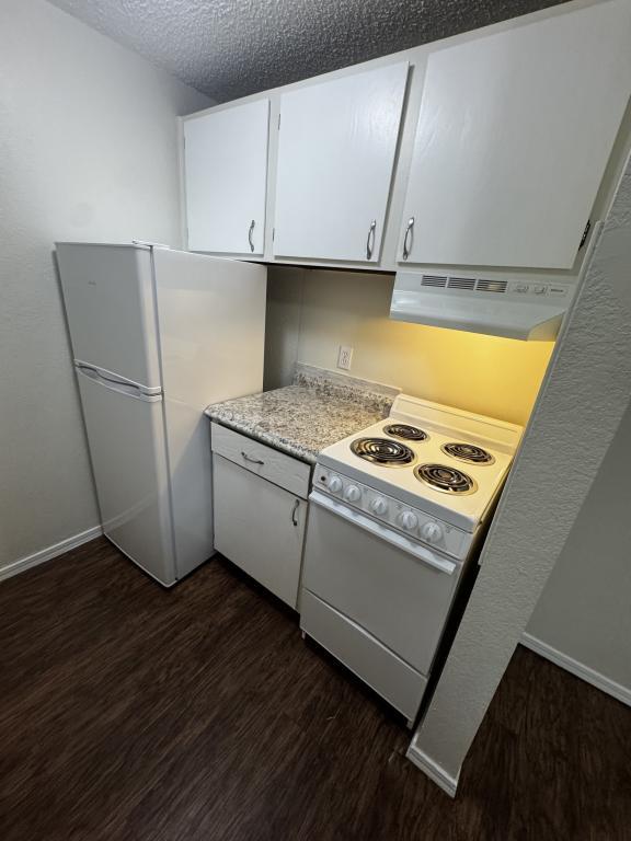 Building Photo - 103 E Central Ave