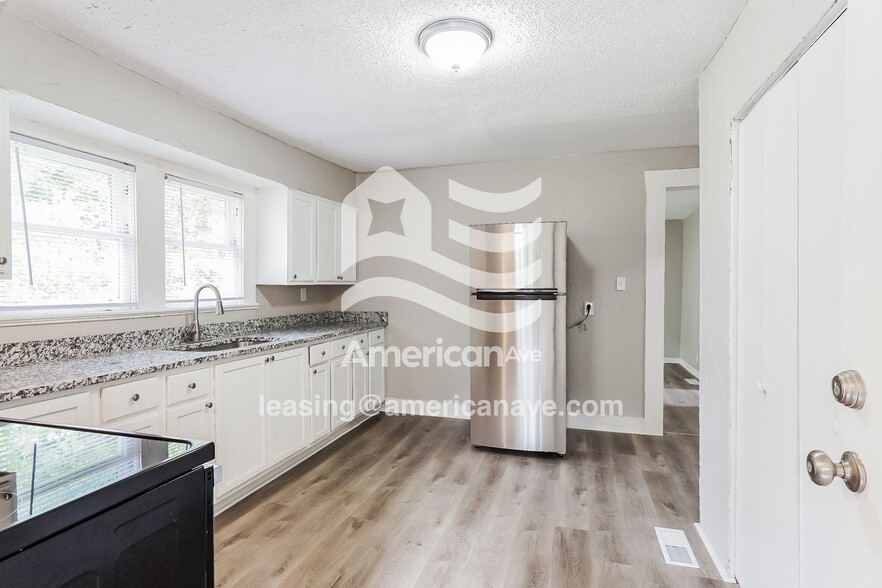 Building Photo - 4712 Terrace M