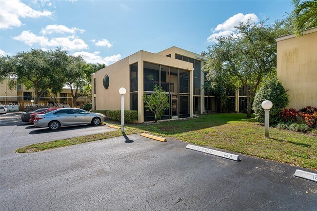 Building Photo - 2821 SW 87th Ave