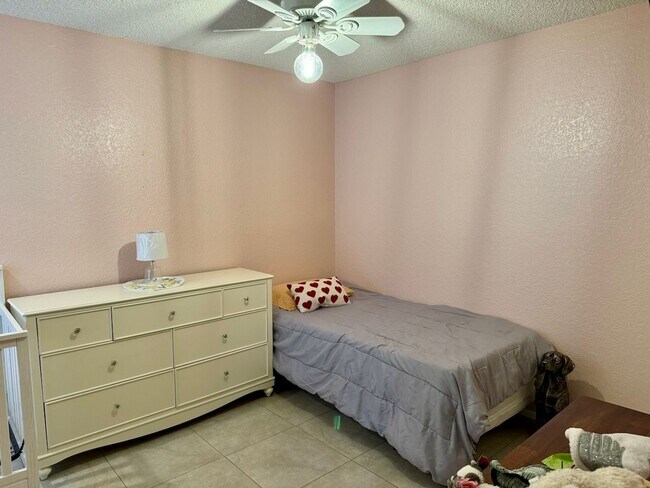 Building Photo - Nicely updated, one story Mission Oaks Home in Camarillo