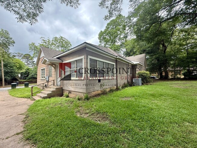 Building Photo - Beautiful 4 bedroom 2 bath home in the heart of Tyler!