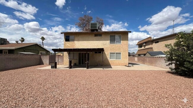 Building Photo - Cozy Home