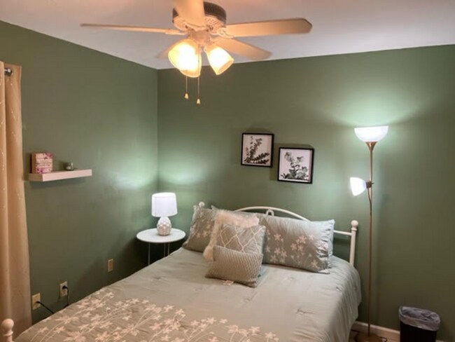 Building Photo - 1700 SW 16th Ct