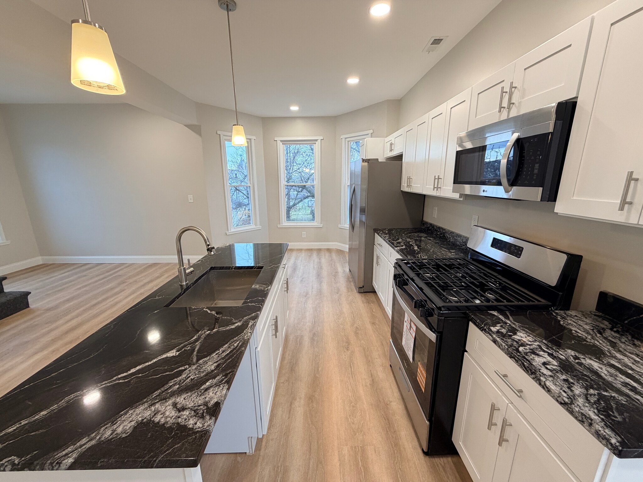 Building Photo - 3 E Overlea Ave