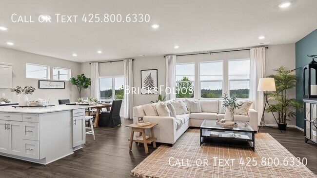 Building Photo - 4004 Hyde Lp NE