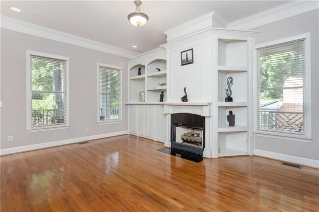 Building Photo - 65 Claire Dr SE