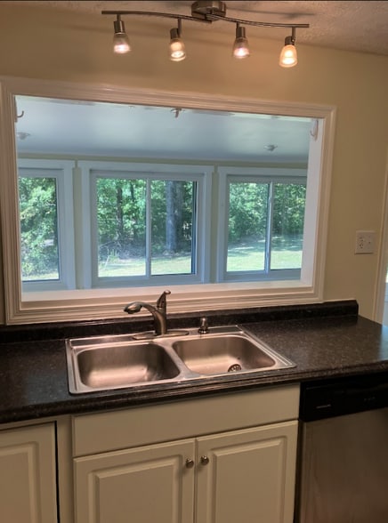 Building Photo - 4854 Rolling Rd