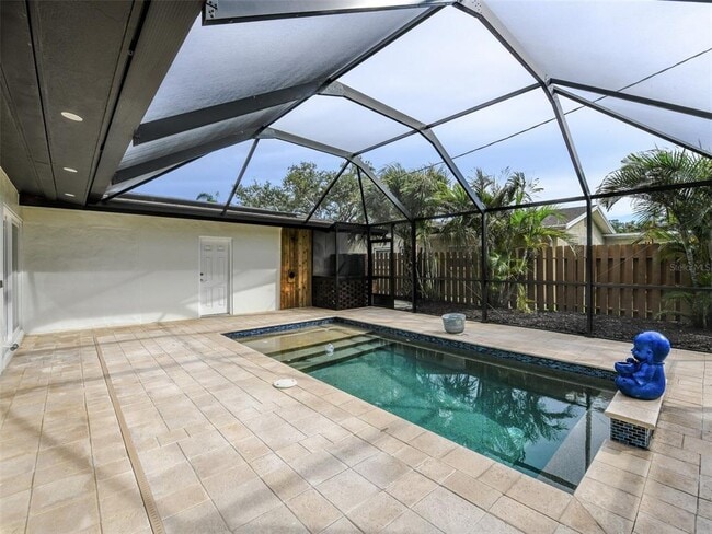 Building Photo - 6400 Mockingbird Way S