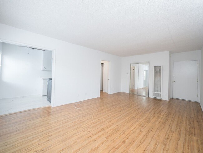 Interior Photo - 351 S. Manhattan Pl