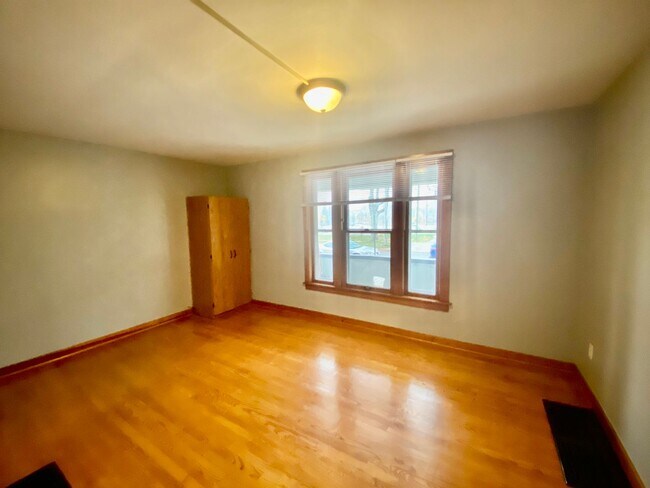 Building Photo - 717 5th Street