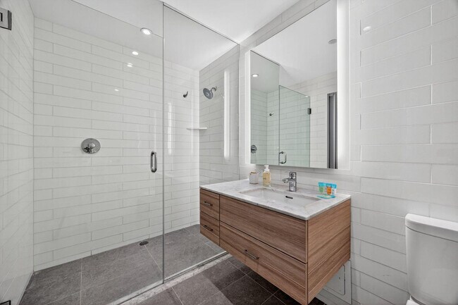 Building Photo - 84 William St