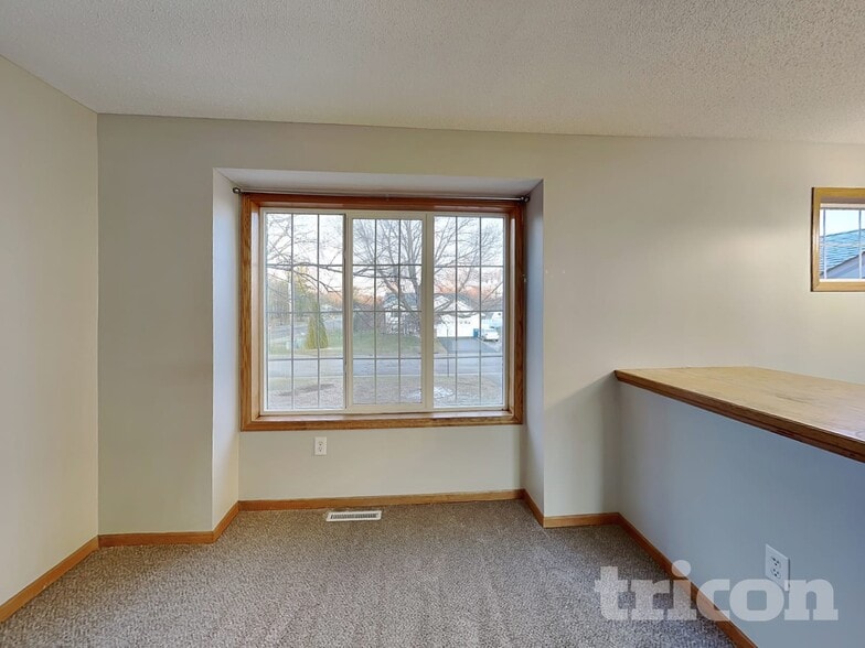 Building Photo - 1500 Powell St N