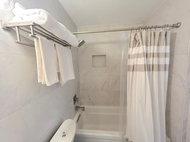 Building Photo - 2 BED | 1 BATH | VICTORIAN DISTRICT