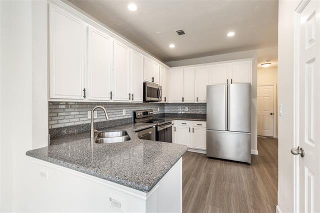 Building Photo - 913 Englewood Ln
