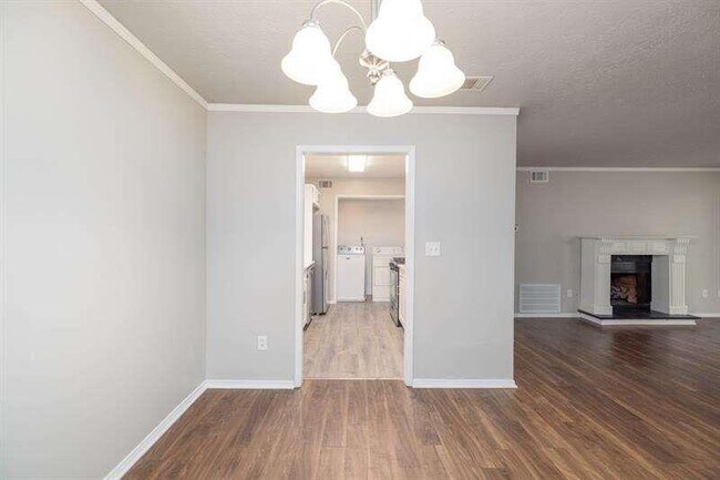 Building Photo - 306 Augusta Dr