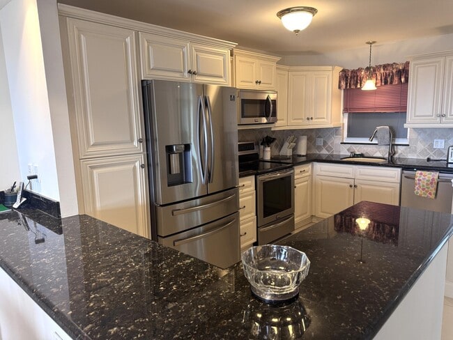 Building Photo - 328 N Ocean Blvd