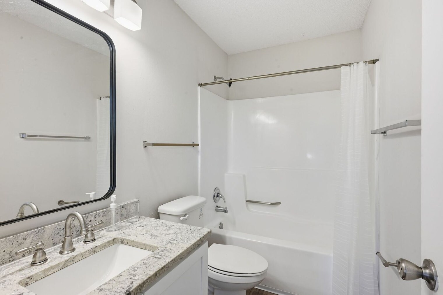 Building Photo - 2200 Deer Path Cir